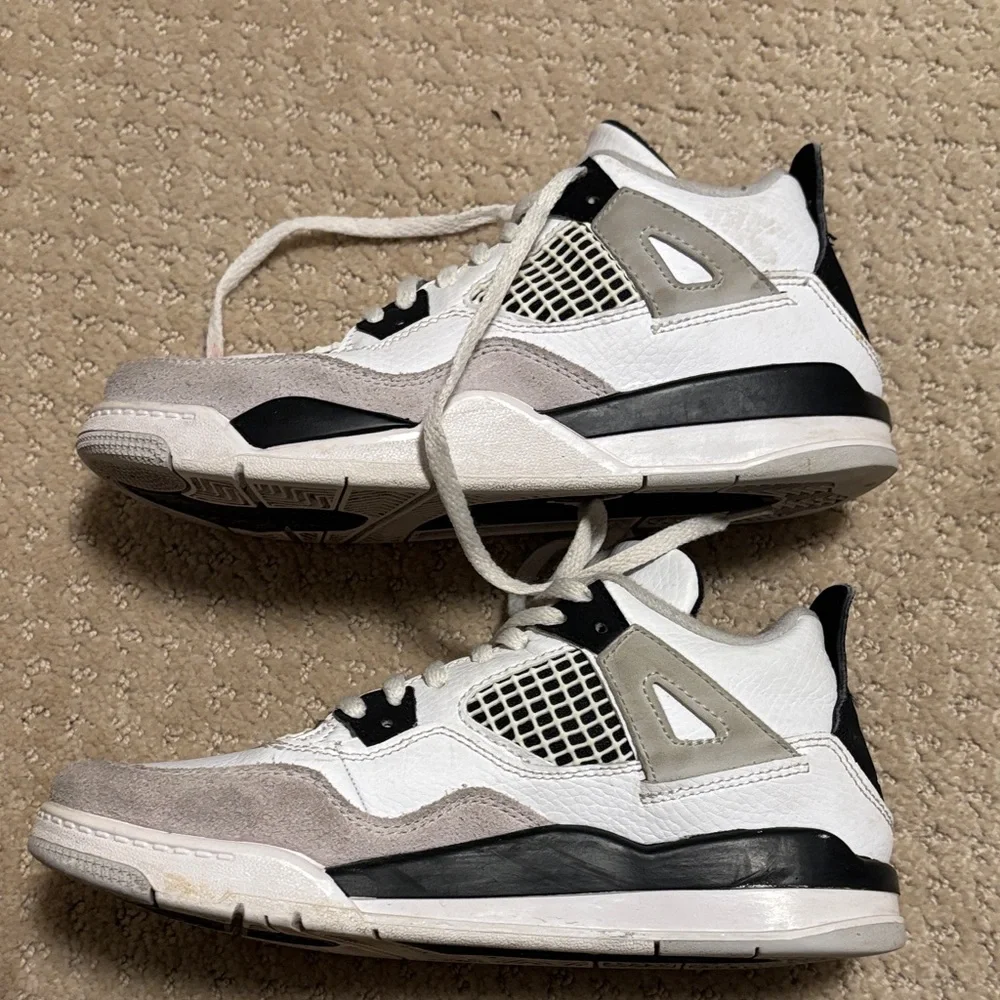 Air Jordon 4 Retro Mids - Picture 7 of 7